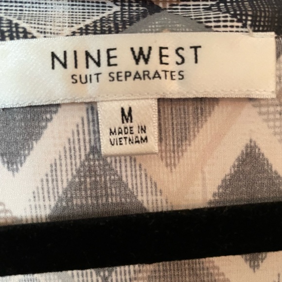 Set of three medium size tanks are perfect for the office. Sold together - Picture 5 of 10